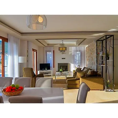 Sleeps 10 Pool Air Con Wifi Калкан